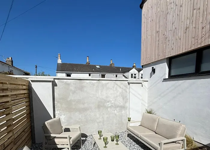 Coastal Retreat, Torquay - Anstey Cottage