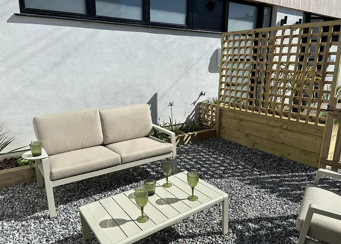 Coastal Retreat, Torquay - Anstey Cottage